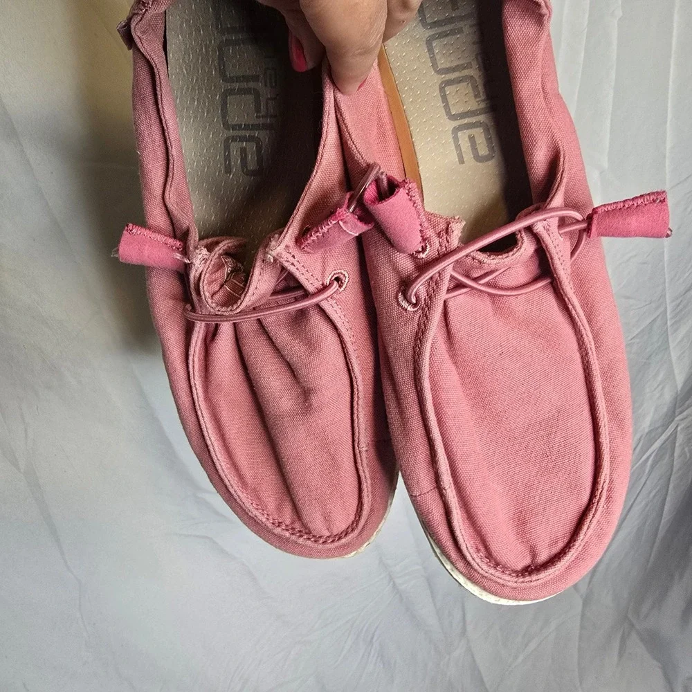 Hey Dude Wendy Rose Loafers Kids Size 6 Pink Canvas Lightweight Casual Comfort